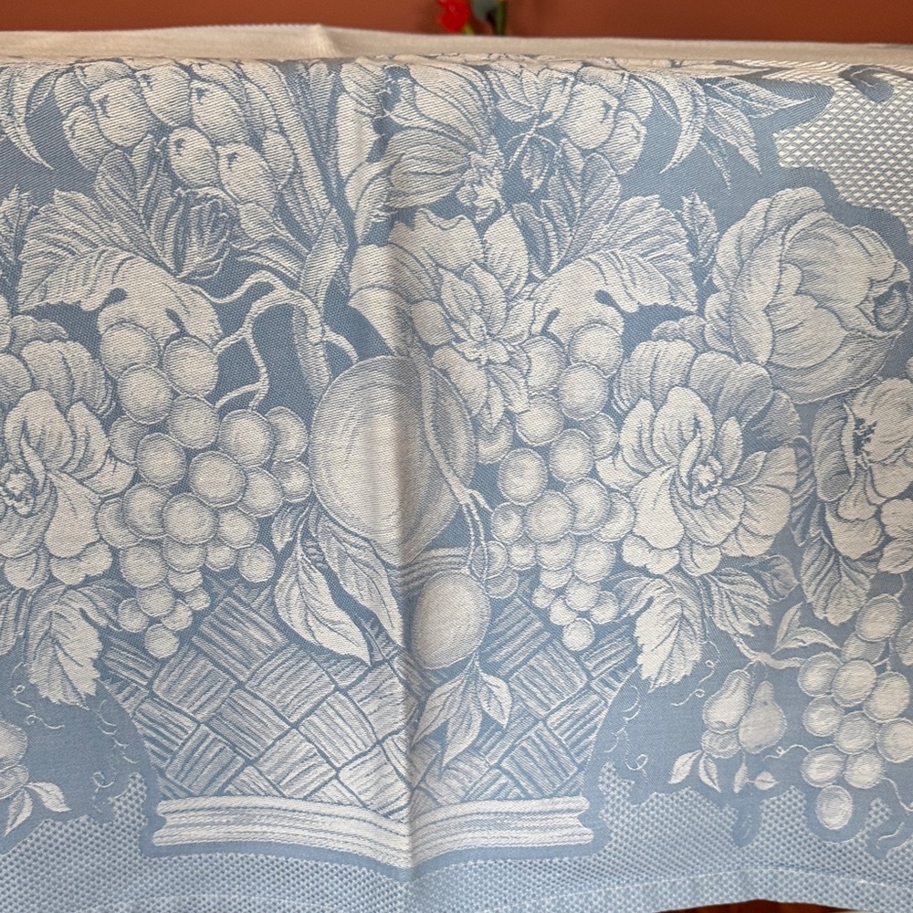 Floral and Fruit Patterned Tablecloth with 6 napkins
